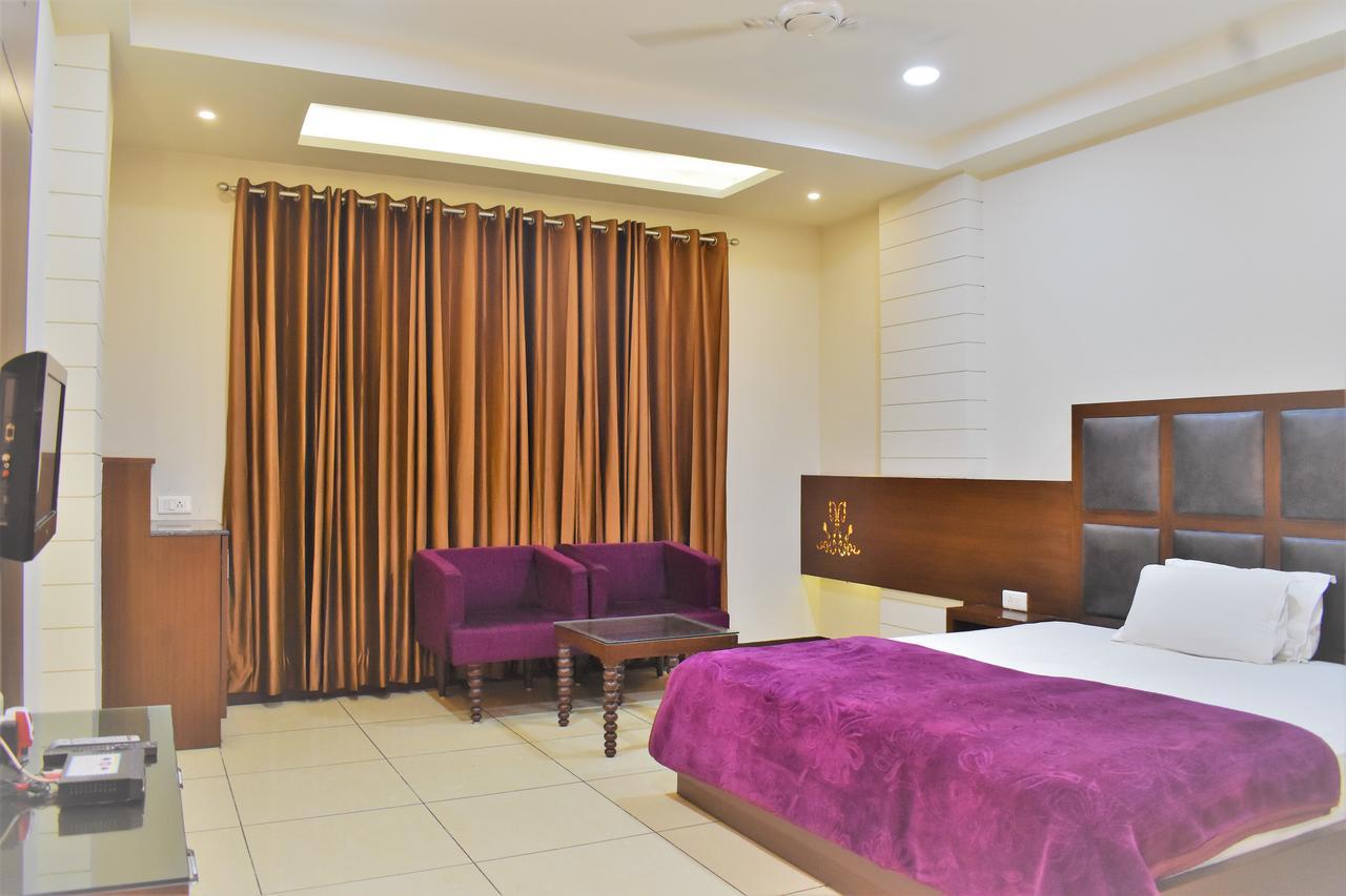 Hotel Ashish Continental Phagwāra 외부 사진