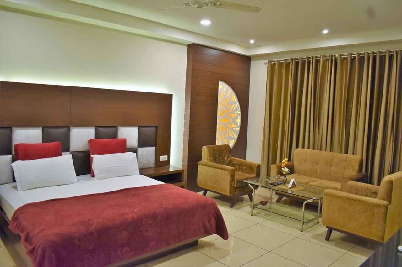 Hotel Ashish Continental Phagwāra 외부 사진