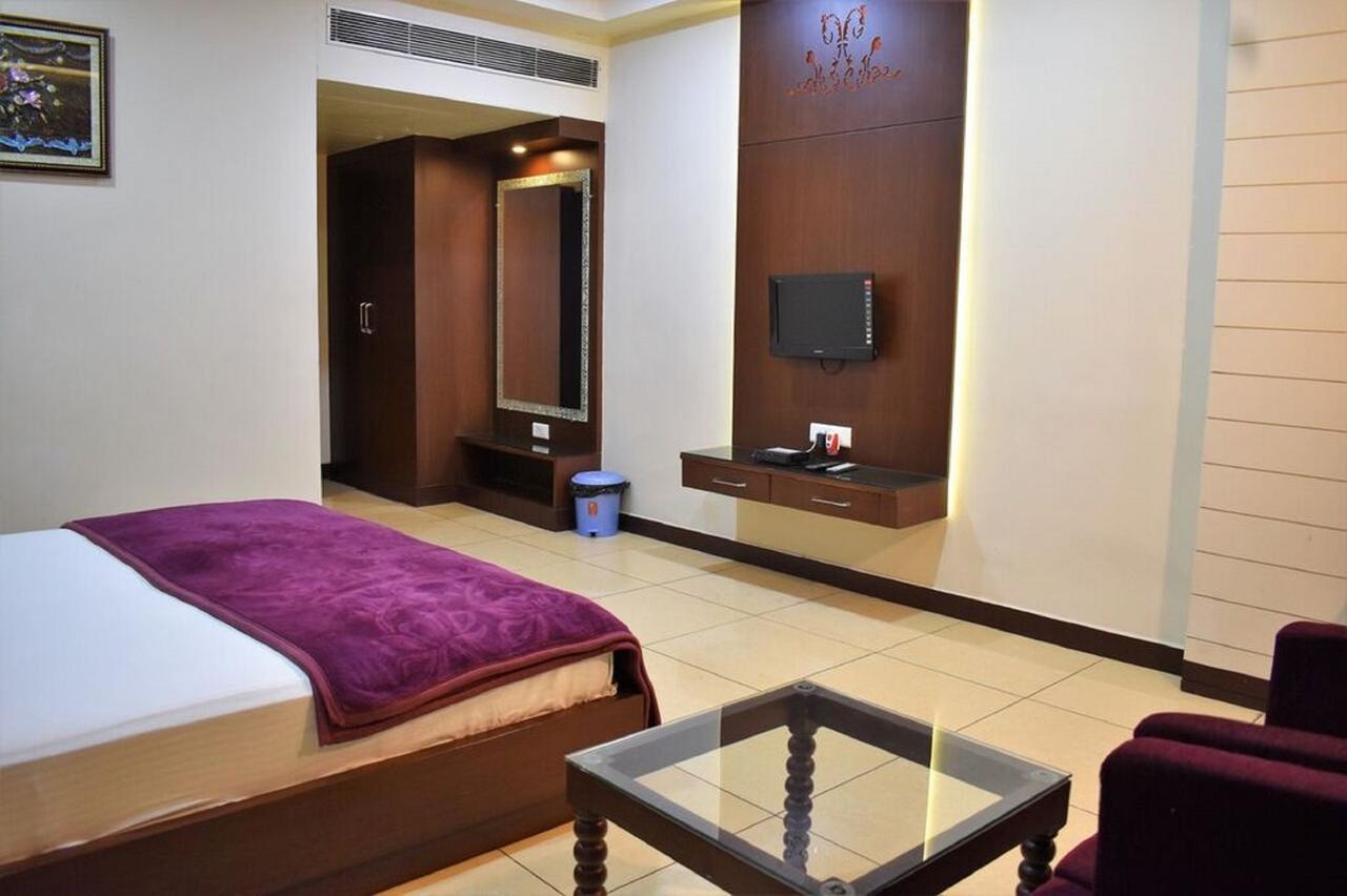 Hotel Ashish Continental Phagwāra 외부 사진