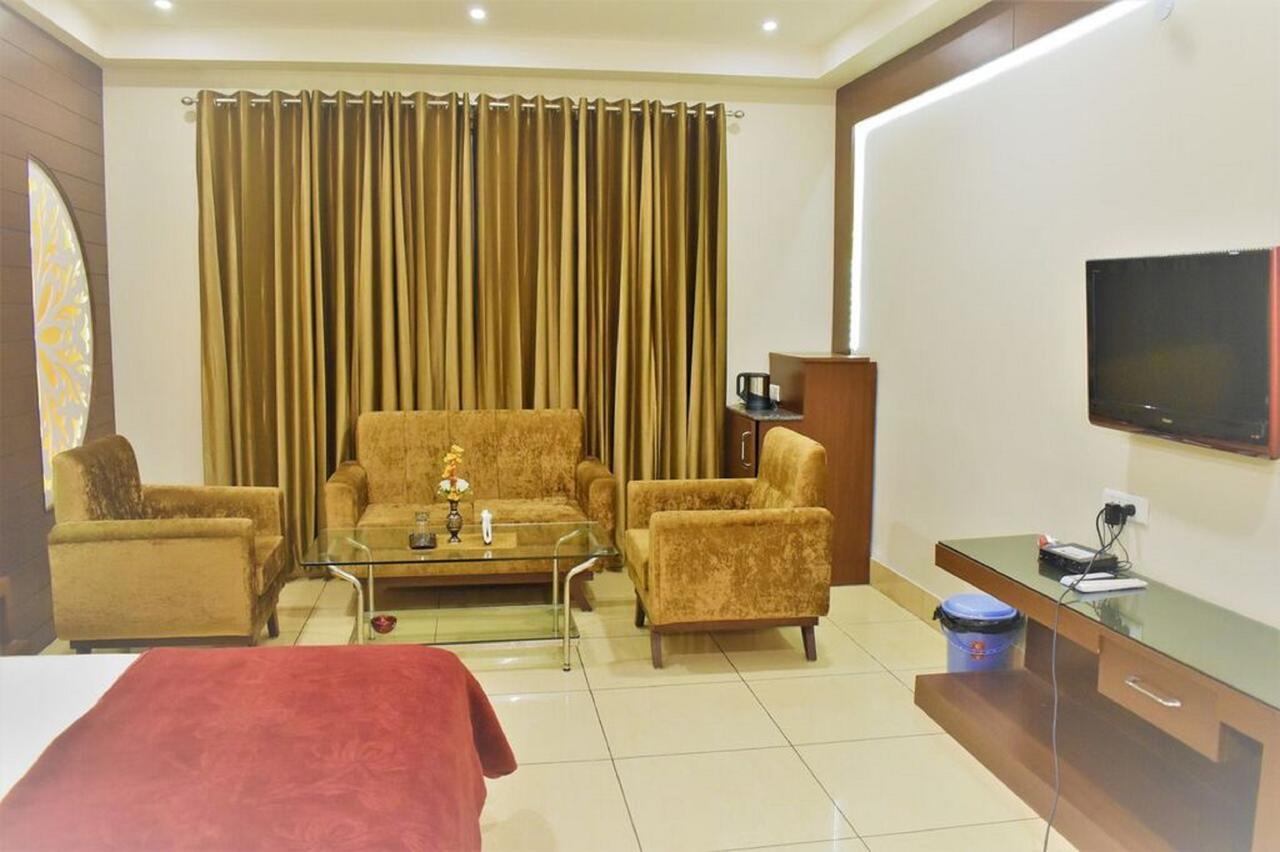 Hotel Ashish Continental Phagwāra 외부 사진