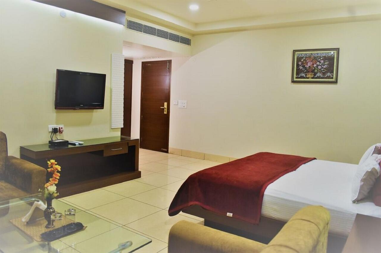 Hotel Ashish Continental Phagwāra 외부 사진